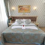 Apple Tree Hotell 3*